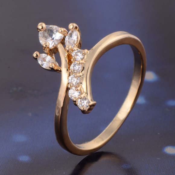 Gold Plated Crystal Fashion Circle Women Ring - Picture 3 of 3